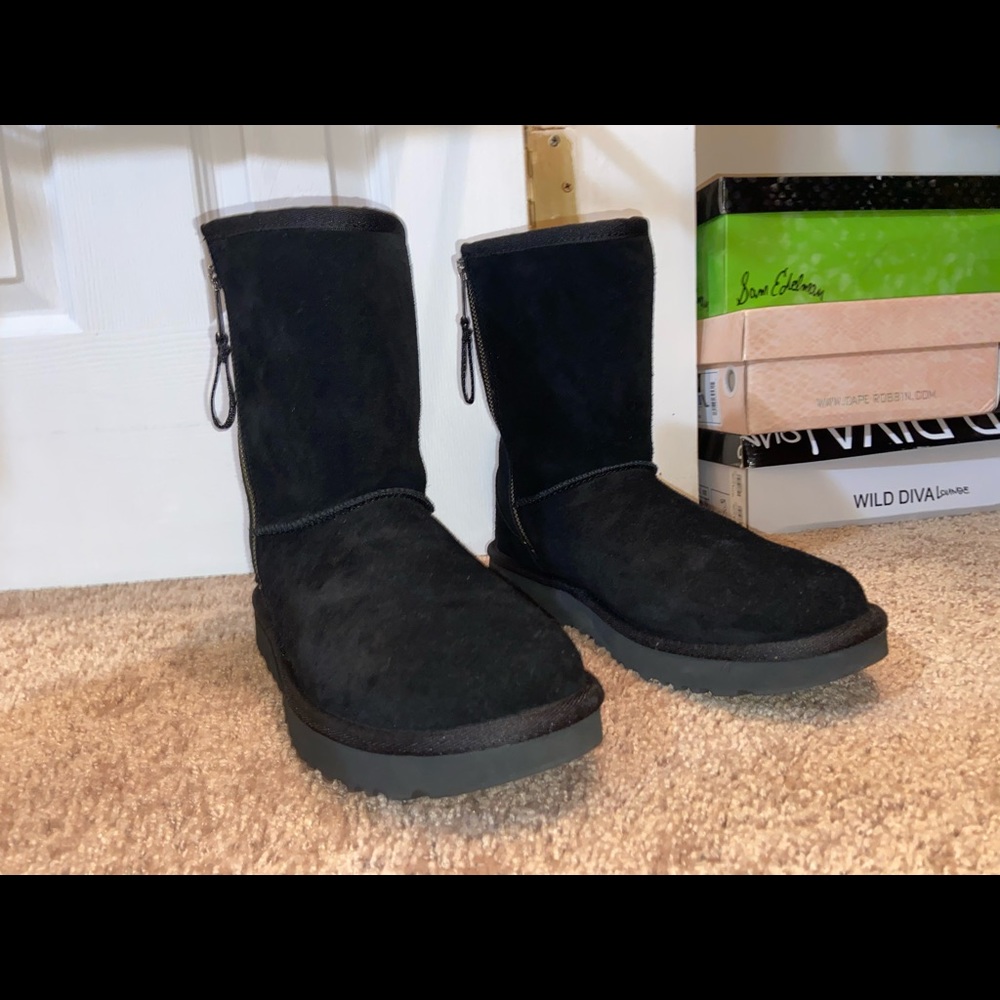 Like New Short Zipper UGG boots